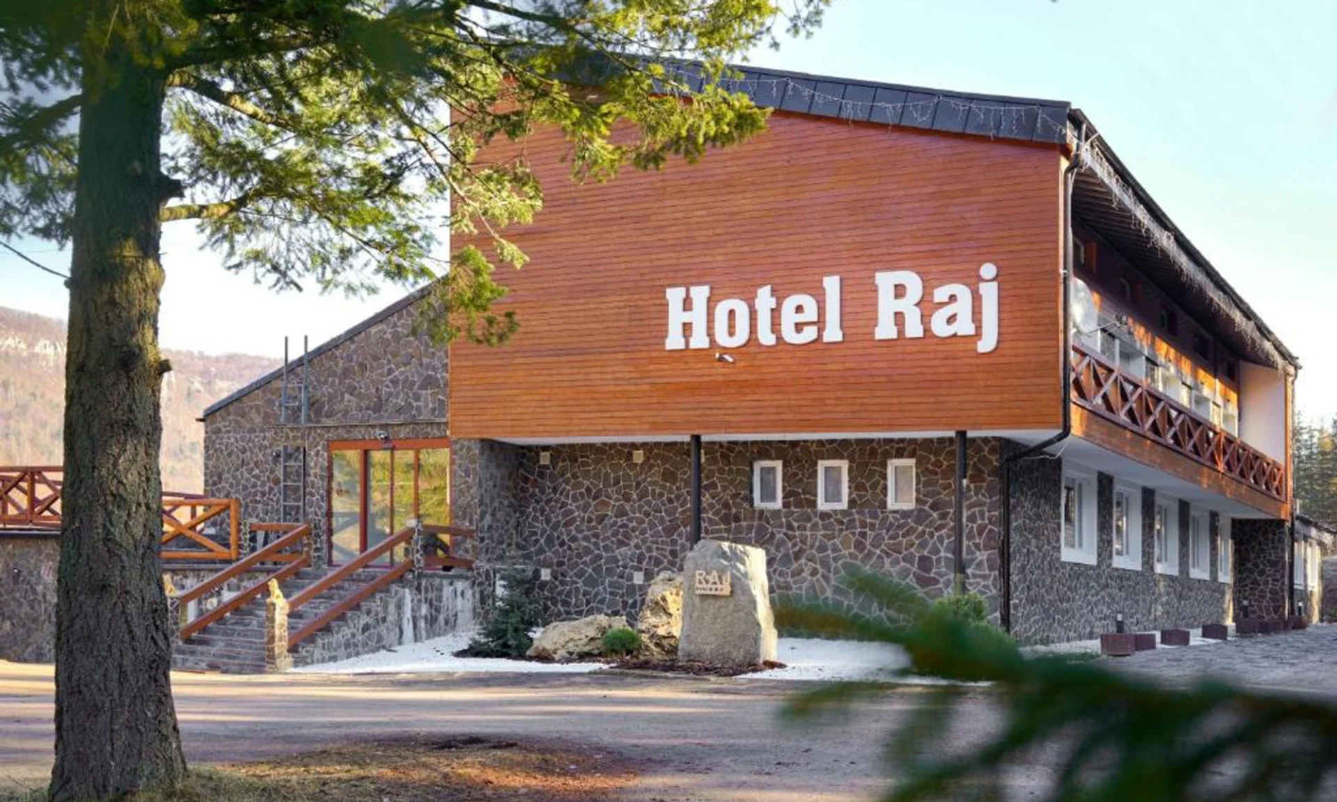 O Hotelu Raj